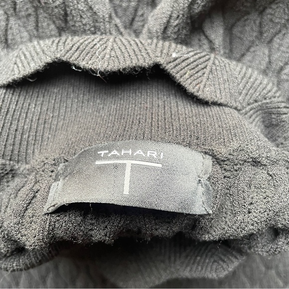 T-Tahari Sleeveless Mock Turtleneck Top! - Picture 5 of 7